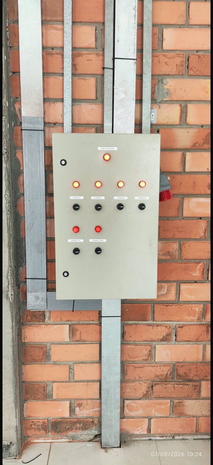 Painel de comandos elétricos instalado
